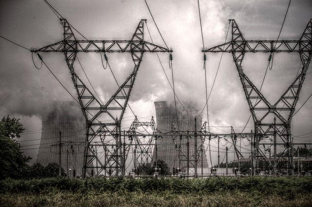 equipo de asesoría profesional revisando plan de carrera en finanzas en Madrid